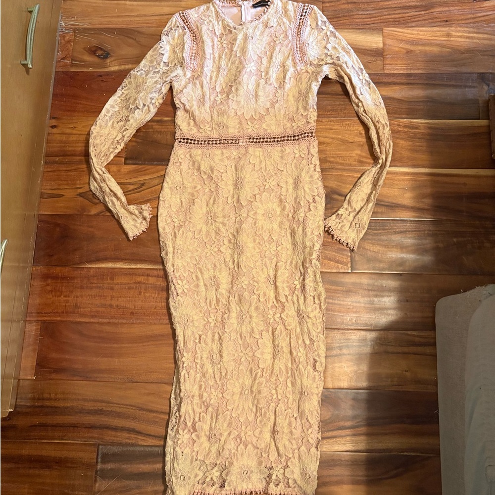 Pretty little thing size 8 Elegant Lace Dress in Cream‎ ((1010)
